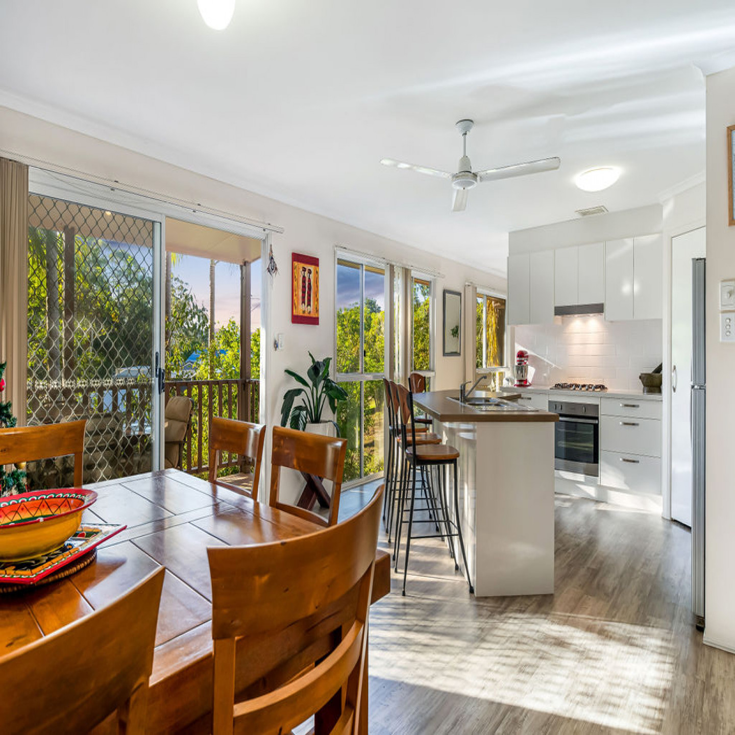 12 Holyn Close photo 2