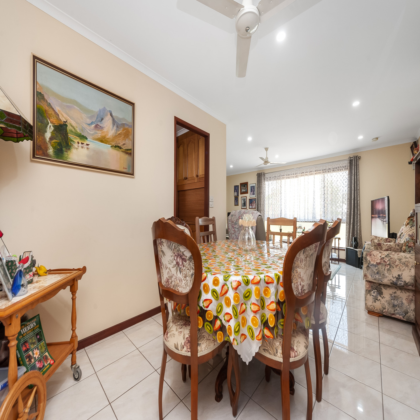 28 Norman Avenue photo 3