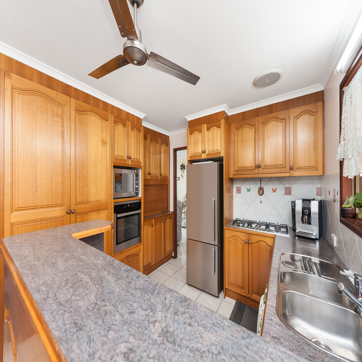 28 Norman Avenue photo 4