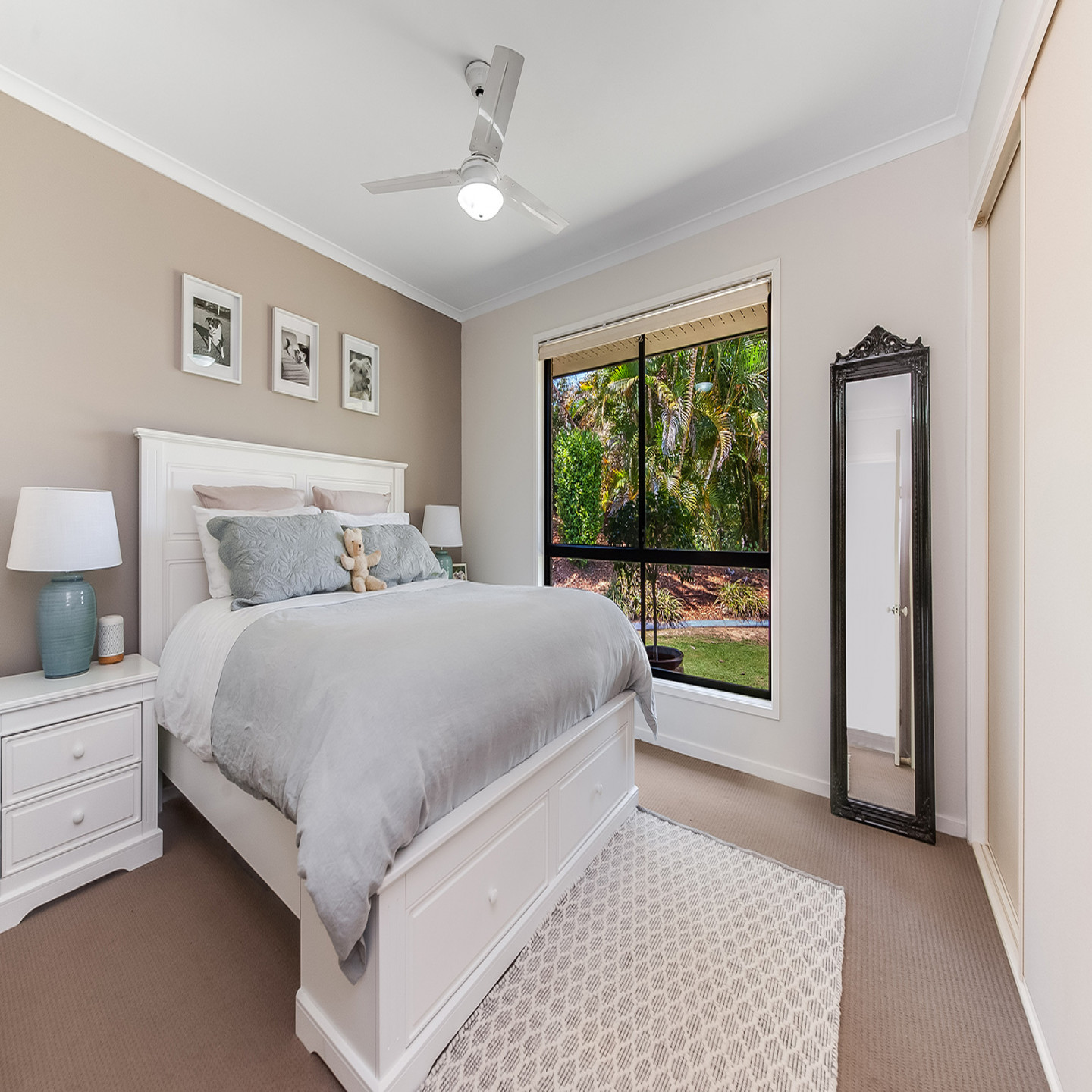 17 Holyn Close photo 16