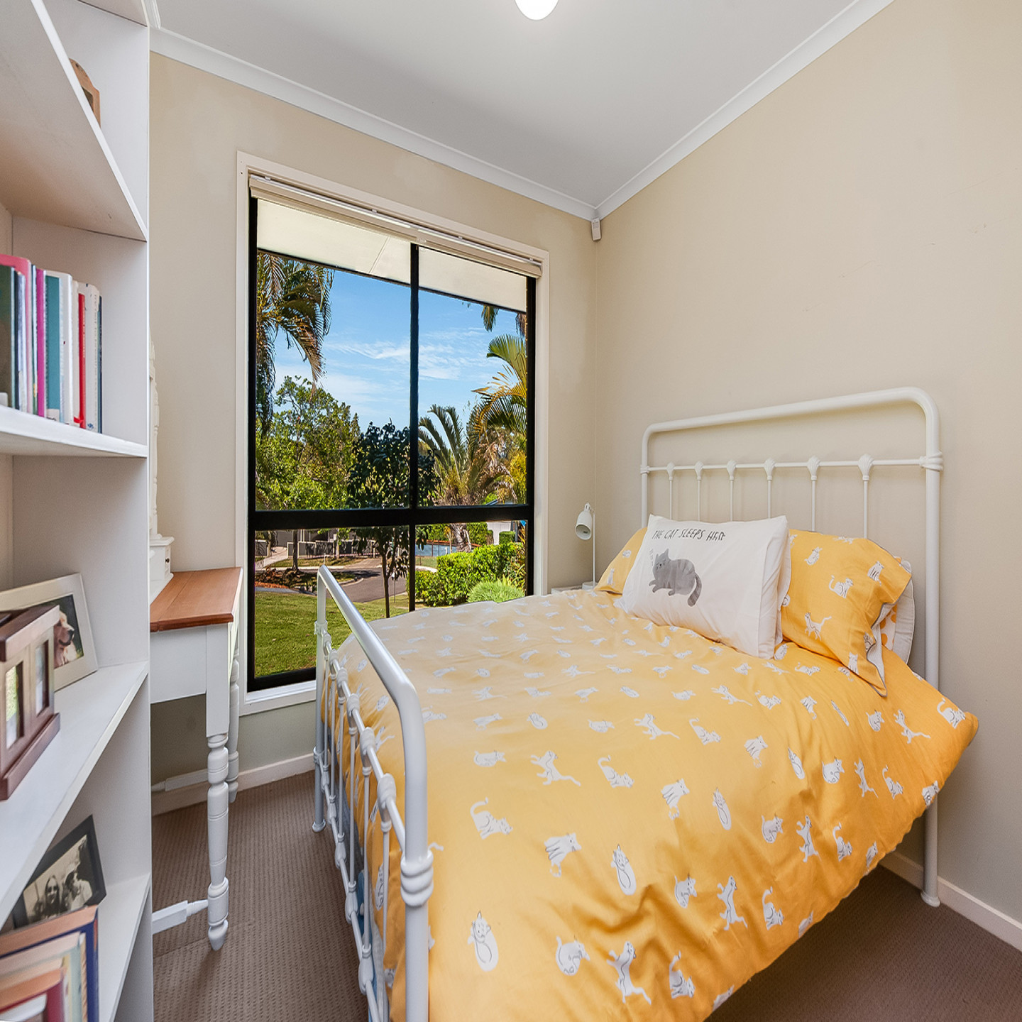 17 Holyn Close photo 4