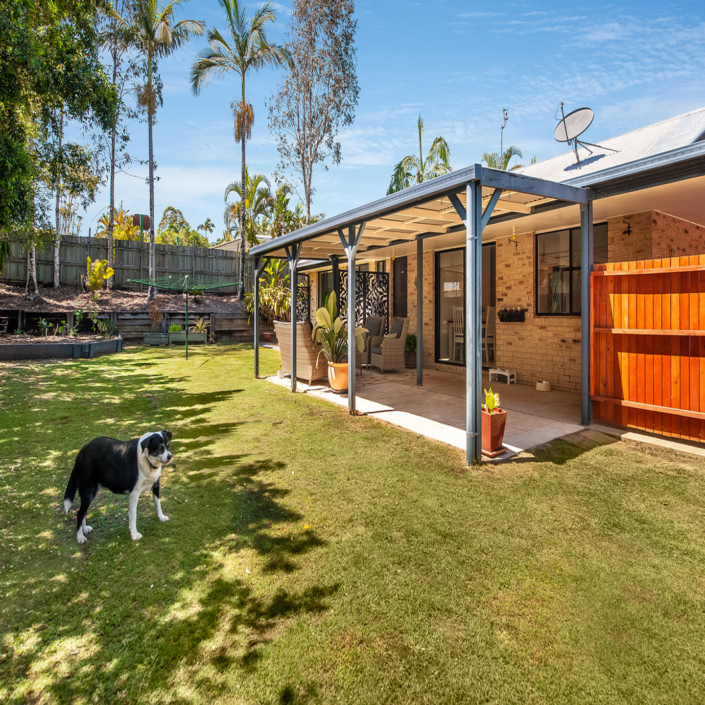17 Holyn Close photo 3