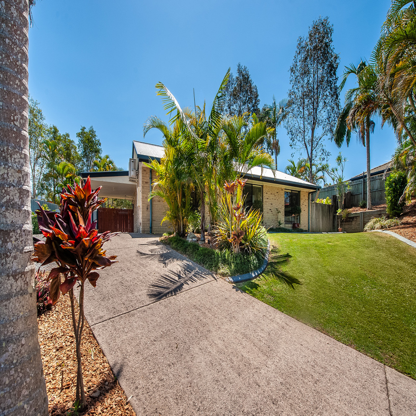 17 Holyn Close photo 2