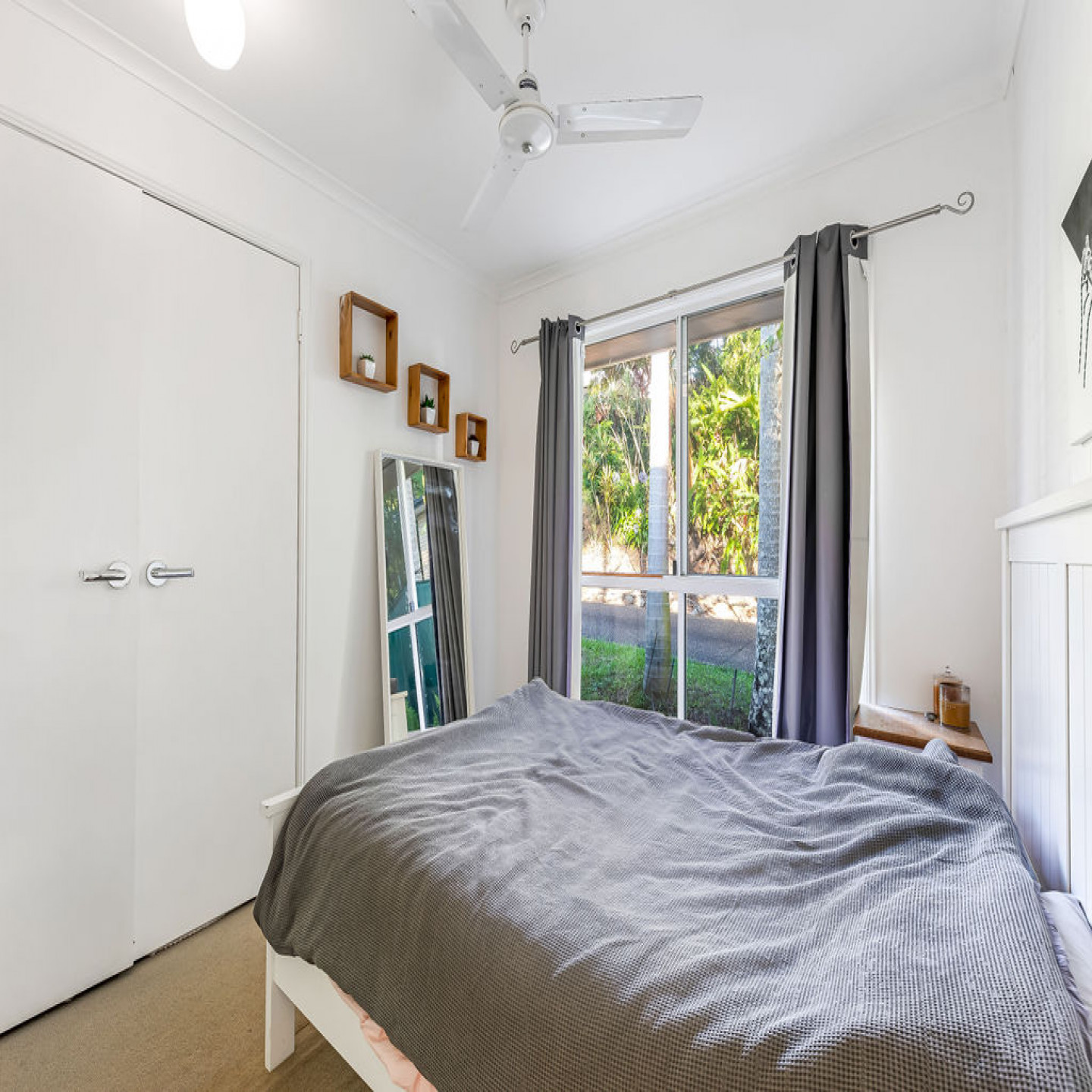 12 Holyn Close photo 6