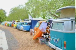 Combi-Van-meet-up-Noosa-River