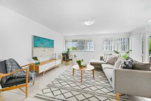 12-27-31-Kingsford-Smith-Parade-Maroochydore-living-room